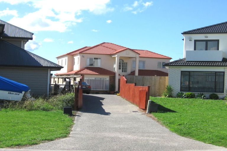 Photo of property in 8 Piriti Drive, Te Atatu Peninsula, Auckland, 0610