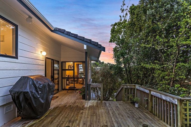 Photo of property in 24 Kenneth Hopper Place, Manly, Whangaparaoa, 0930