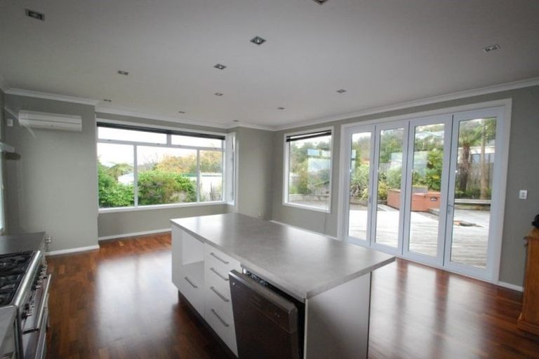 Photo of property in 28 Singers Road, Korokoro, Lower Hutt, 5012