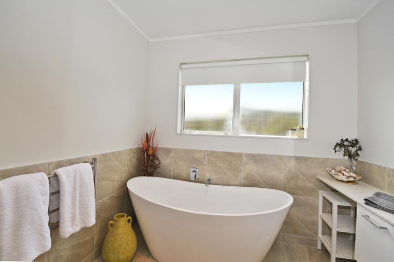 Photo of property in 12 Laly Haddon Place, Matakana, Warkworth, 0985