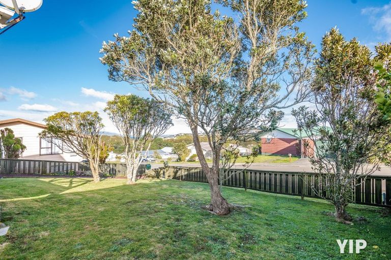 Photo of property in 7 Cheltenham Terrace, Newlands, Wellington, 6037
