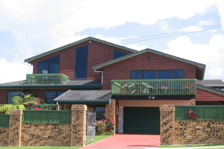 Photo of property in 7 Miri Road, Rothesay Bay, Auckland, 0630