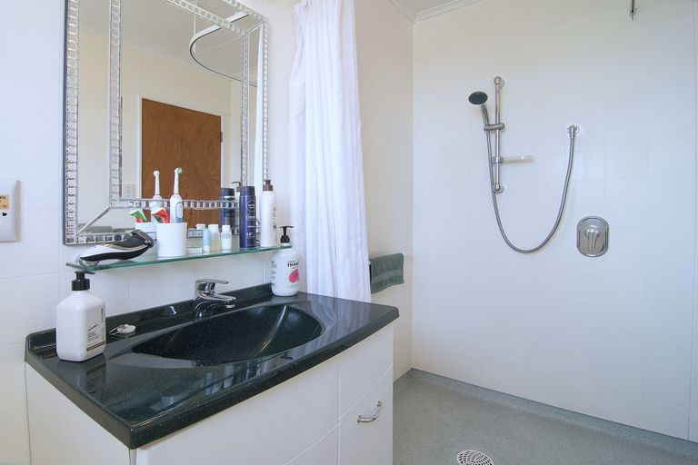 Photo of property in 1 Lowes Place, Solway, Masterton, 5810