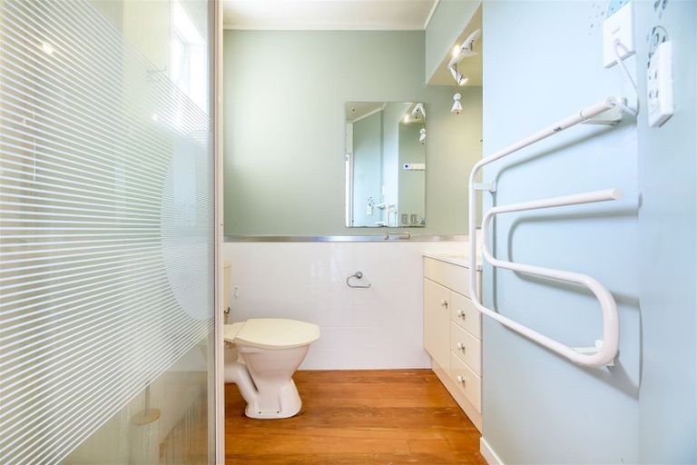 Photo of property in 35 Spence Road, Henderson, Auckland, 0612