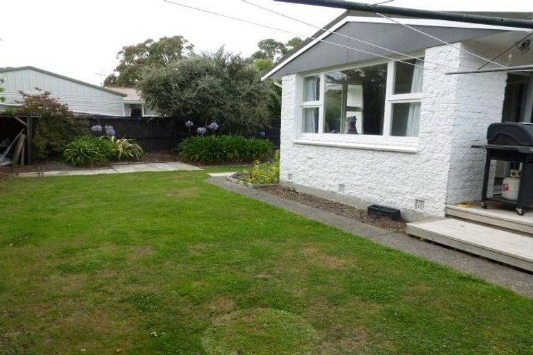 Photo of property in 2/4 Kyeburn Place, Avonhead, Christchurch, 8042