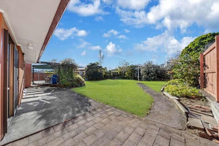 Photo of property in 25 Jillteresa Crescent, Half Moon Bay, Auckland, 2012