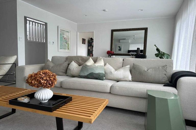 Photo of property in 33 Agincourt Street, Glenfield, Auckland, 0629