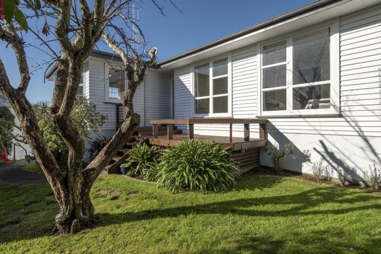 Photo of property in 18 Tirinui Crest Road, Otumoetai, Tauranga, 3110