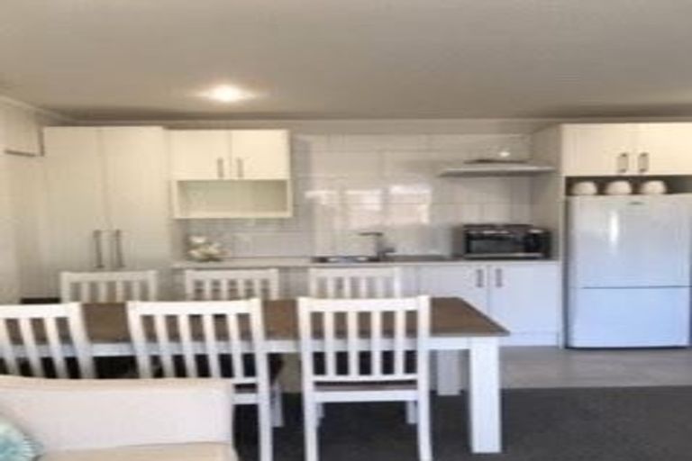 Photo of property in 1/212 Te Atatu Road, Te Atatu South, Auckland, 0610