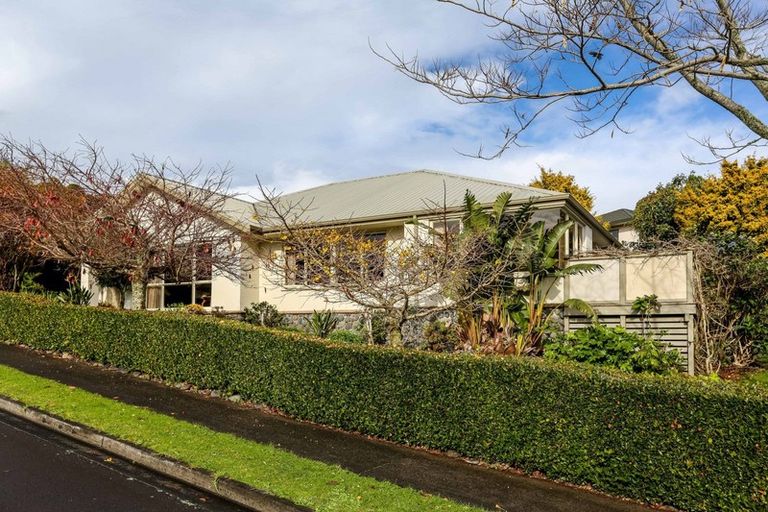 Photo of property in 1 Orlando Close, Frankleigh Park, New Plymouth, 4310