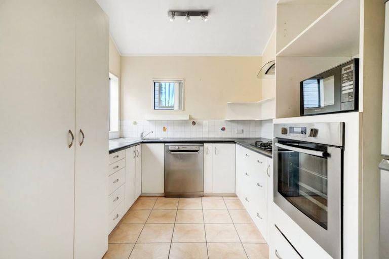 Photo of property in 2/28 Pahi Place, West Harbour, Auckland, 0618