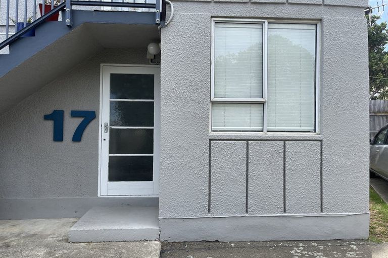 Photo of property in 17/125 Queens Drive, Lyall Bay, Wellington, 6022