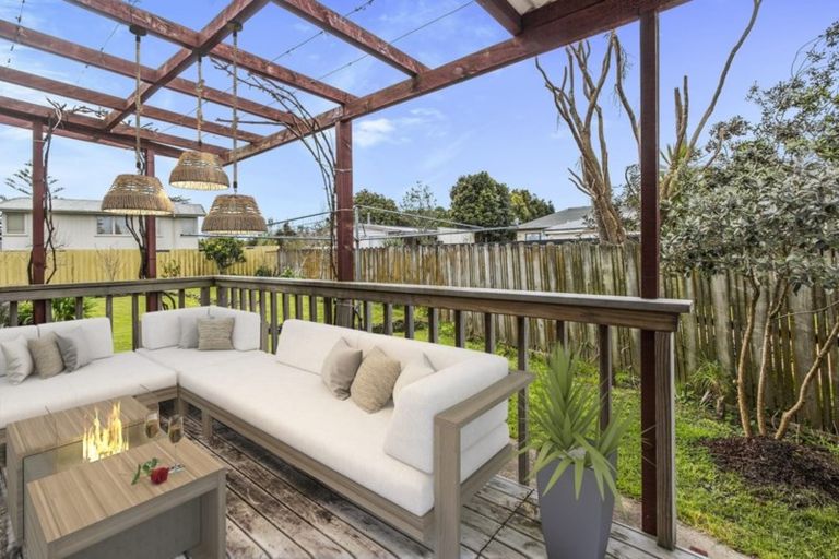 Photo of property in 17 Edgewater Drive, Pakuranga, Auckland, 2010