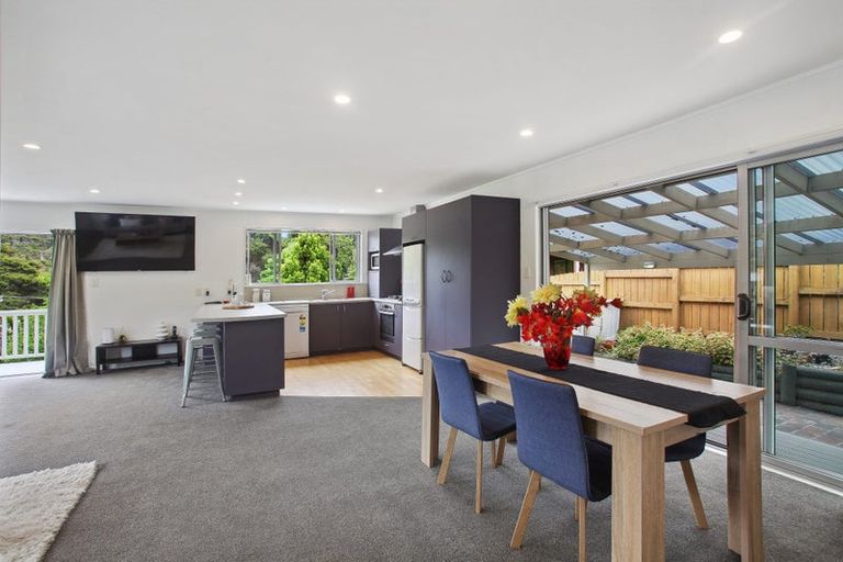 Photo of property in 7 Napuka Road, Henderson Valley, Auckland, 0612