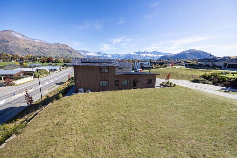 Photo of property in 7 Tuke Lane, Wanaka, 9305