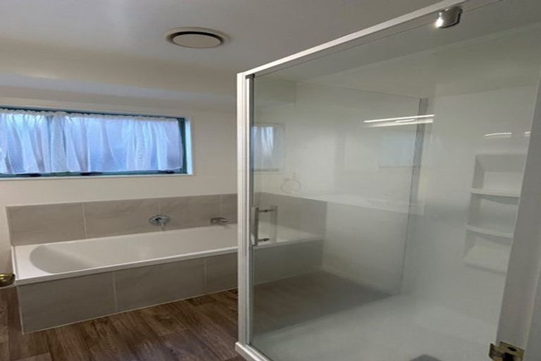 Photo of property in 1/8 Holman Road, Te Atatu Peninsula, Auckland, 0610
