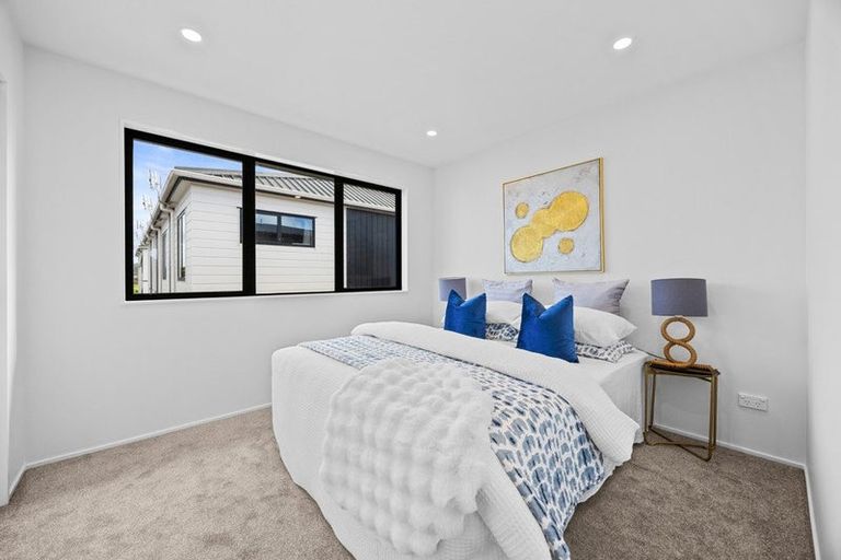 Photo of property in 5/6 Robertson Road, Ranui, Auckland, 0612