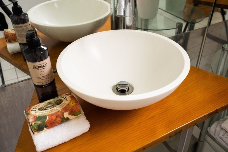 Photo of property in Devonport Apartments, 4/127 Saint Aubyn Street, New Plymouth, 4310