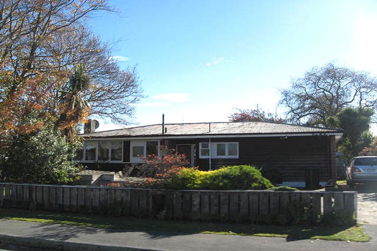 Photo of property in 4 Verran Place, Fendalton, Christchurch, 8052