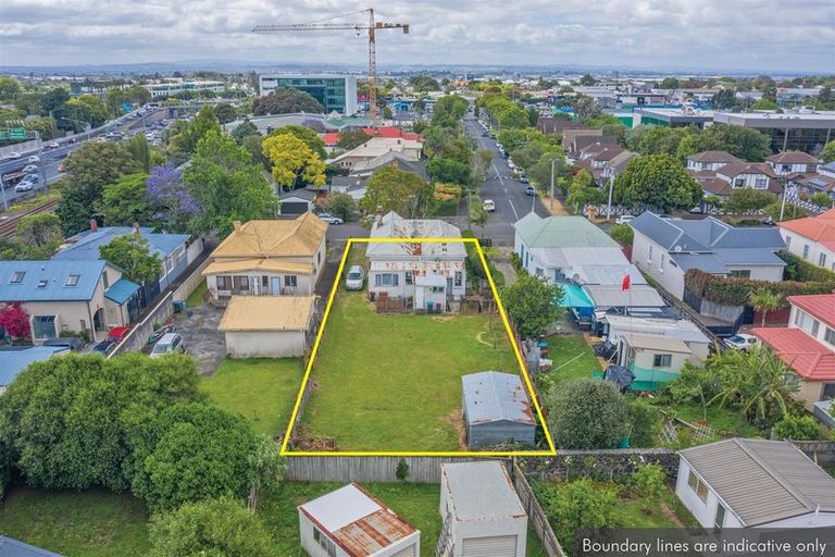 Property details for 16 Mapau Road, Greenlane, Auckland, 1051