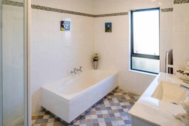 Photo of property in 4 Navigation Drive, Whitby, Porirua, 5024