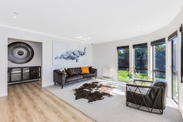 Photo of property in 8 Glengavel Grove, Papakowhai, Porirua, 5024