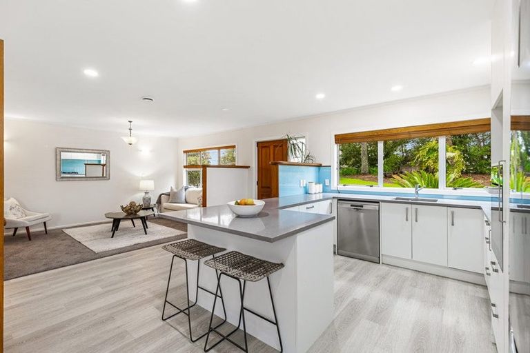 Photo of property in 25 Hawkes Access Road, Waitoki, Silverdale, 0994