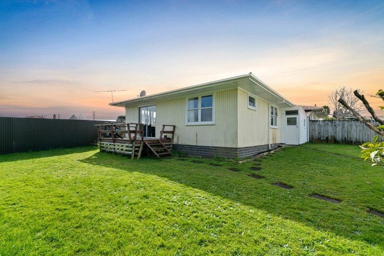 Photo of property in 2/60 Grove Road, Papakura, 2110