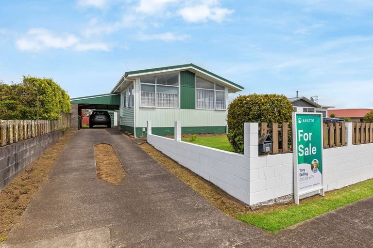 Photo of property in 32 Clifton Drive, Waitara, 4320
