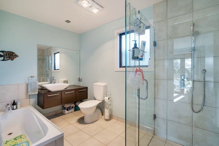 Photo of property in 107 Beacon Point Road, Wanaka, 9305