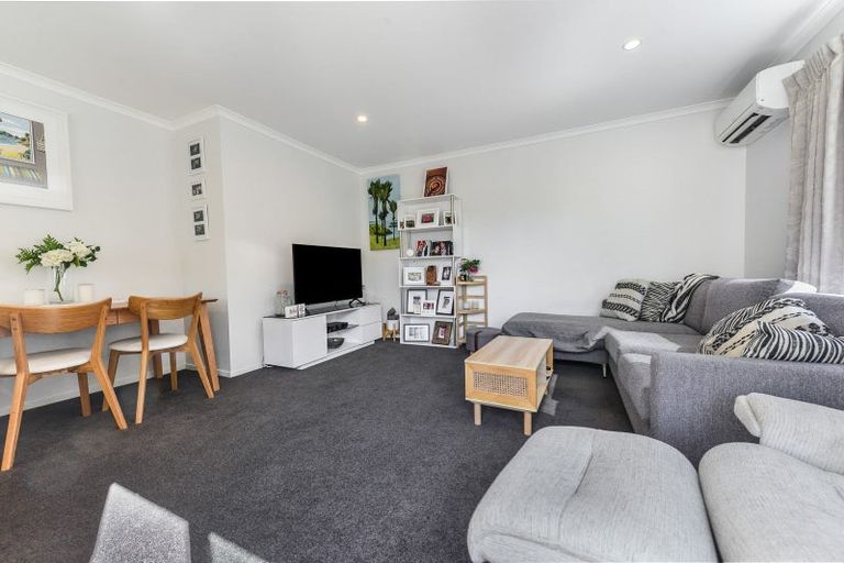 Photo of property in 2/28 Garnett Avenue, Forest Lake, Hamilton, 3200