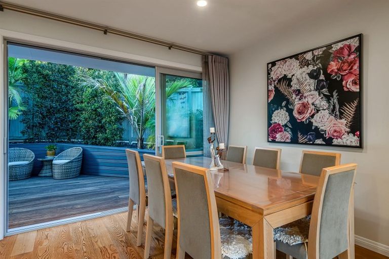 Photo of property in 13a Parr Terrace, Castor Bay, Auckland, 0620