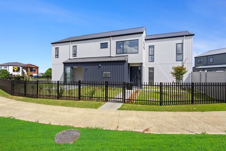 Photo of property in 1 Aquamarine Road, Rosehill, 2113