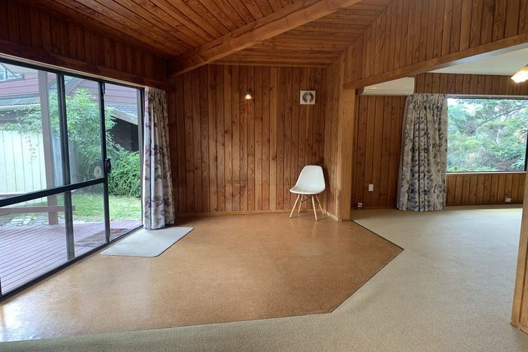 Photo of property in 1/52 Cresta Avenue, Beach Haven, Auckland, 0626