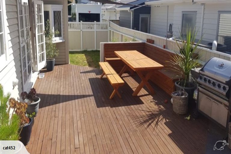 Photo of property in 43a Collins Avenue, Tawa, Wellington, 5028