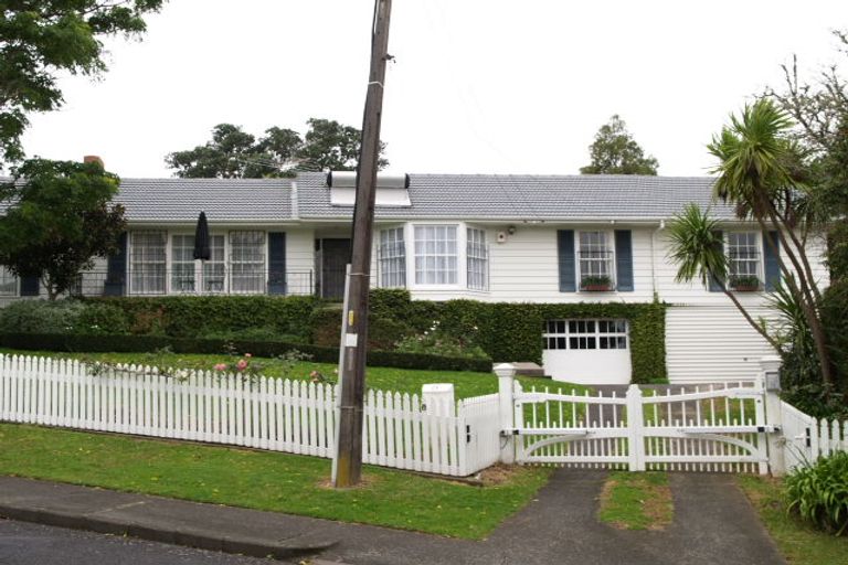 Photo of property in 8 Liston Crescent, Cockle Bay, Auckland, 2014