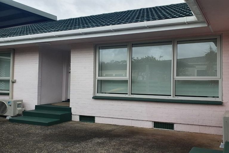 Photo of property in 2/16 South Street, Papakura, 2110