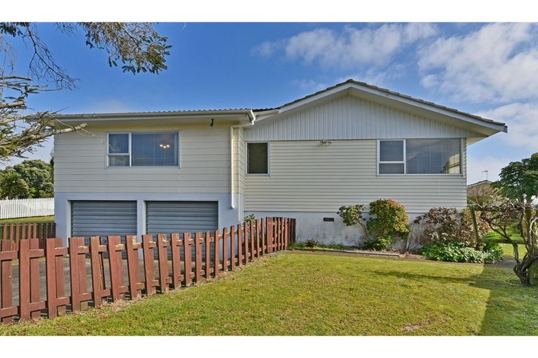 Photo of property in 14 Damian Way, Weymouth, Auckland, 2103