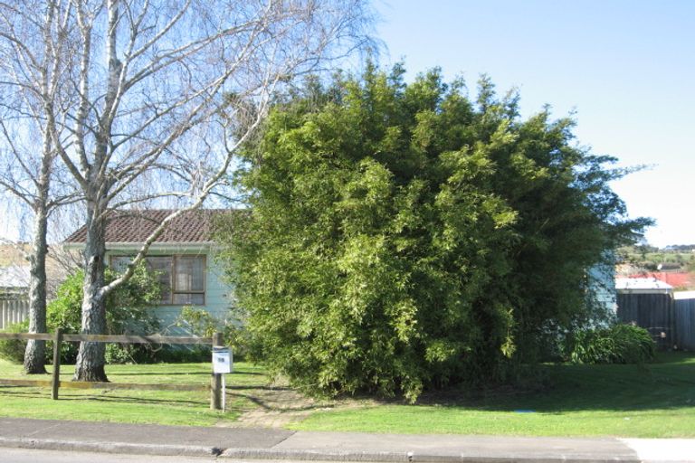 Photo of property in 16 Heathdale Crescent, Papakura, 2110