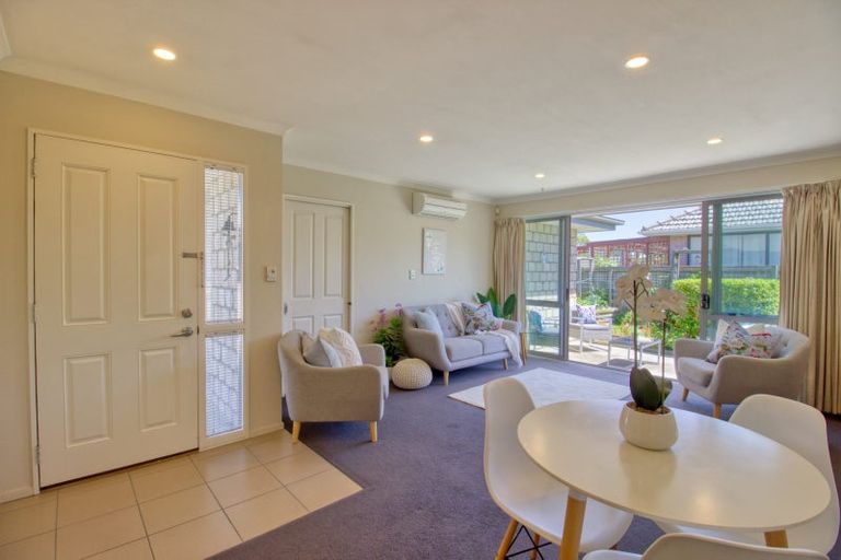 Photo of property in 2/335 Main South Road, Hornby, Christchurch, 8042