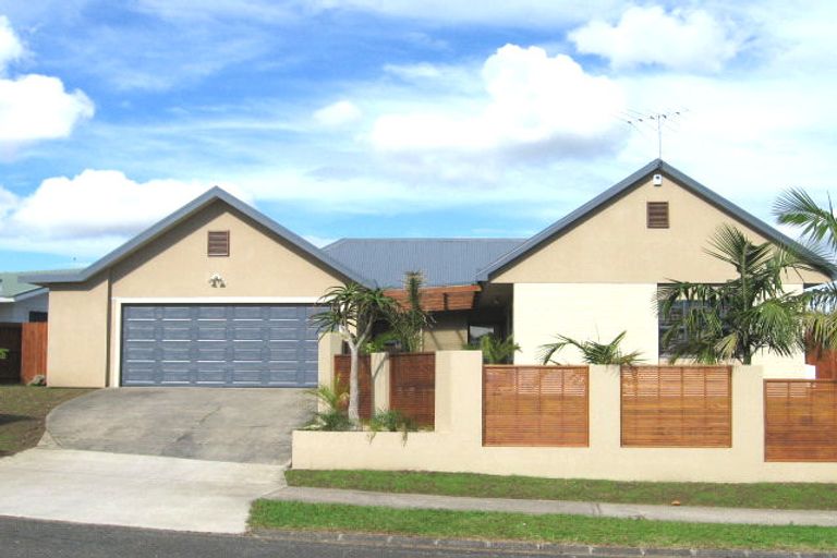 Photo of property in 6 Pinero Place, Bucklands Beach, Auckland, 2014