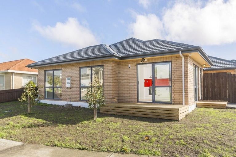 Photo of property in 13 Attymon Lane, East Tamaki, Auckland, 2016