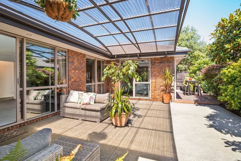 Photo of property in 8 Hoihere Place, Parklands, Christchurch, 8083