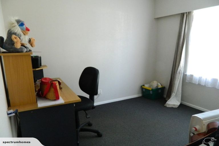 Photo of property in 3 Merritt Way, Newlands, Wellington, 6037