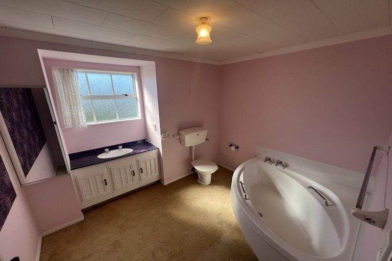 Photo of property in 2 Avon Street, Levin, 5510