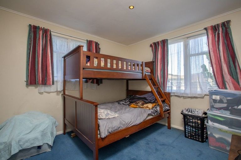 Photo of property in 25 Northumberland Street, Cannons Creek, Porirua, 5024