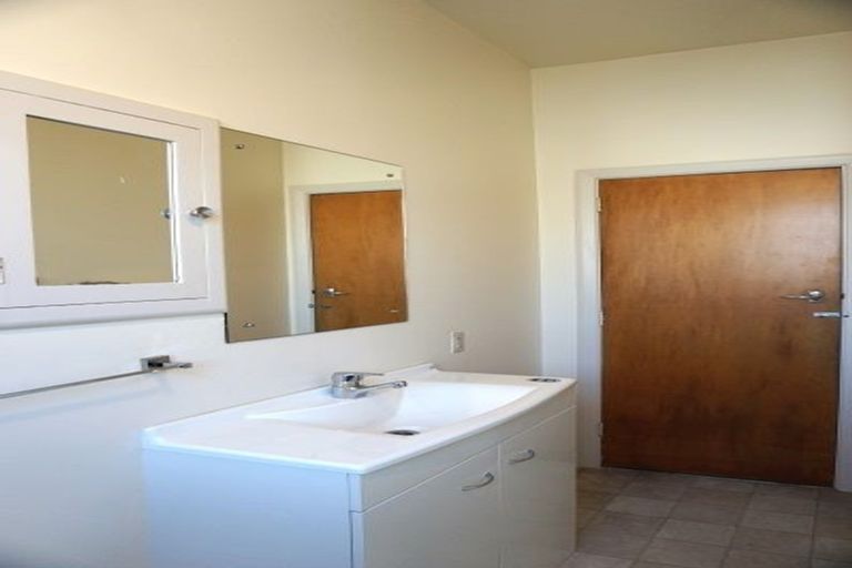 Photo of property in 31 Holly Road, St Albans, Christchurch, 8014