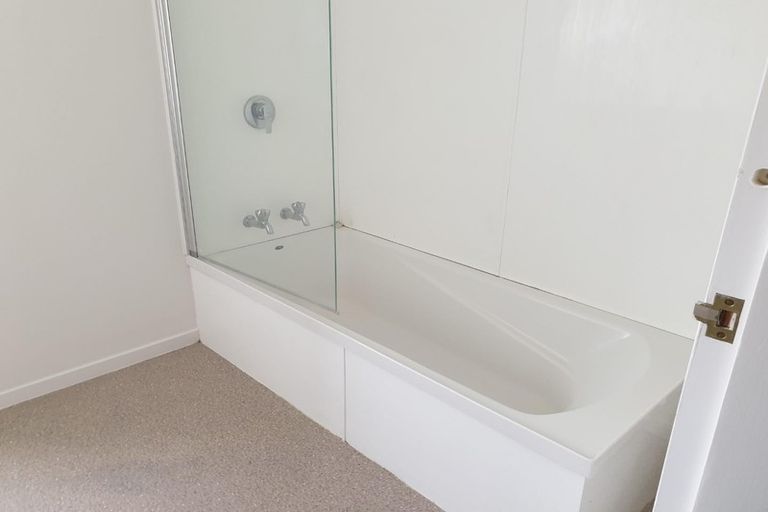 Photo of property in 2/96 Cambridge Terrace, Waterloo, Lower Hutt, 5011