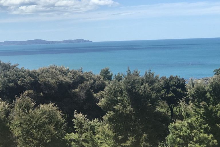 Photo of property in 25 Bay View Road, Cable Bay, 0420