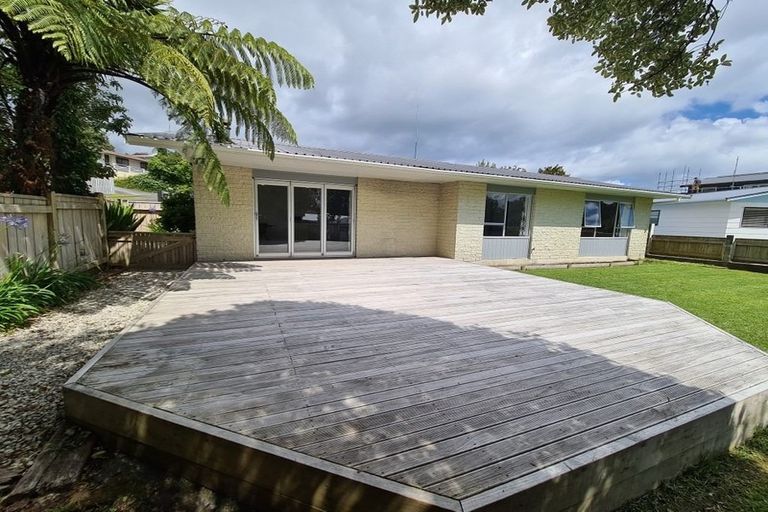 Photo of property in 2 Te Ngaere Place, Merrilands, New Plymouth, 4312